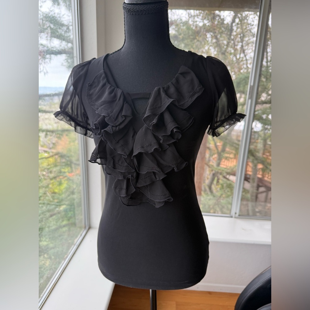LIKE NEW White House Black Market Short Sleeve Ruffle Top XXS